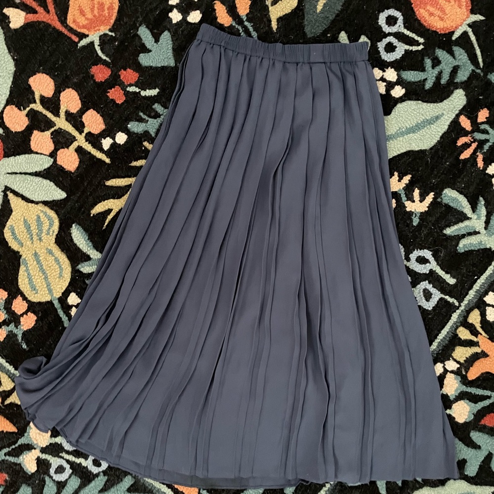 Uniqlo peated midi skirt